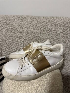 Valentino White and Gold Low-Top Leather Sneakers